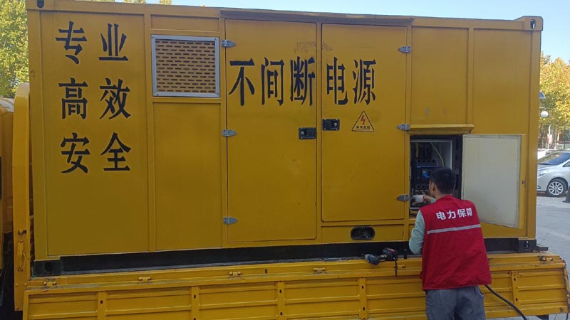 潜江柴油发电机组和UPS电源配合使用时，如何避免切换过程中的电力中断？